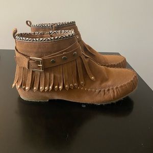 Ankle height moccasins